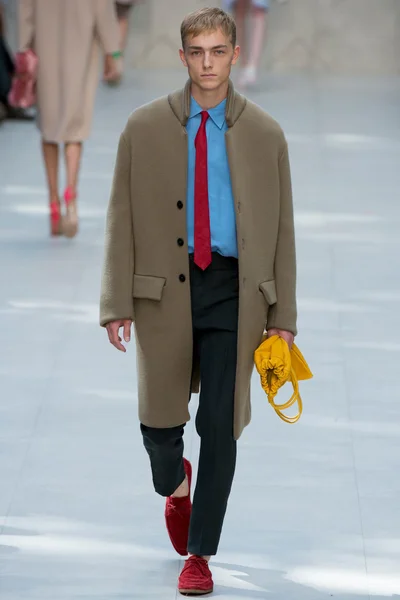 Look 17